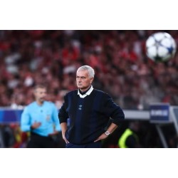 Benfica je službeno proglasila Mourinha svojim novim glavnim trenerom.